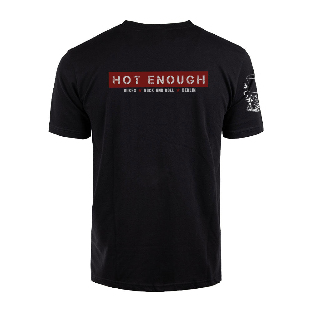 Das schwarze DUKES Shirt der Berliner Hard Rock Band DUKES mit dem Album Schriftzug HOT ENOUGH und der Unterzeile DUKES, ROCK AND ROLL und BERLIN