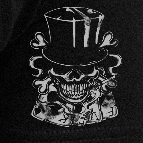 Der DUKES Totenkopf der Berliner Hard Rock Band als Druck auf dem linken T-Shirt Ärmel